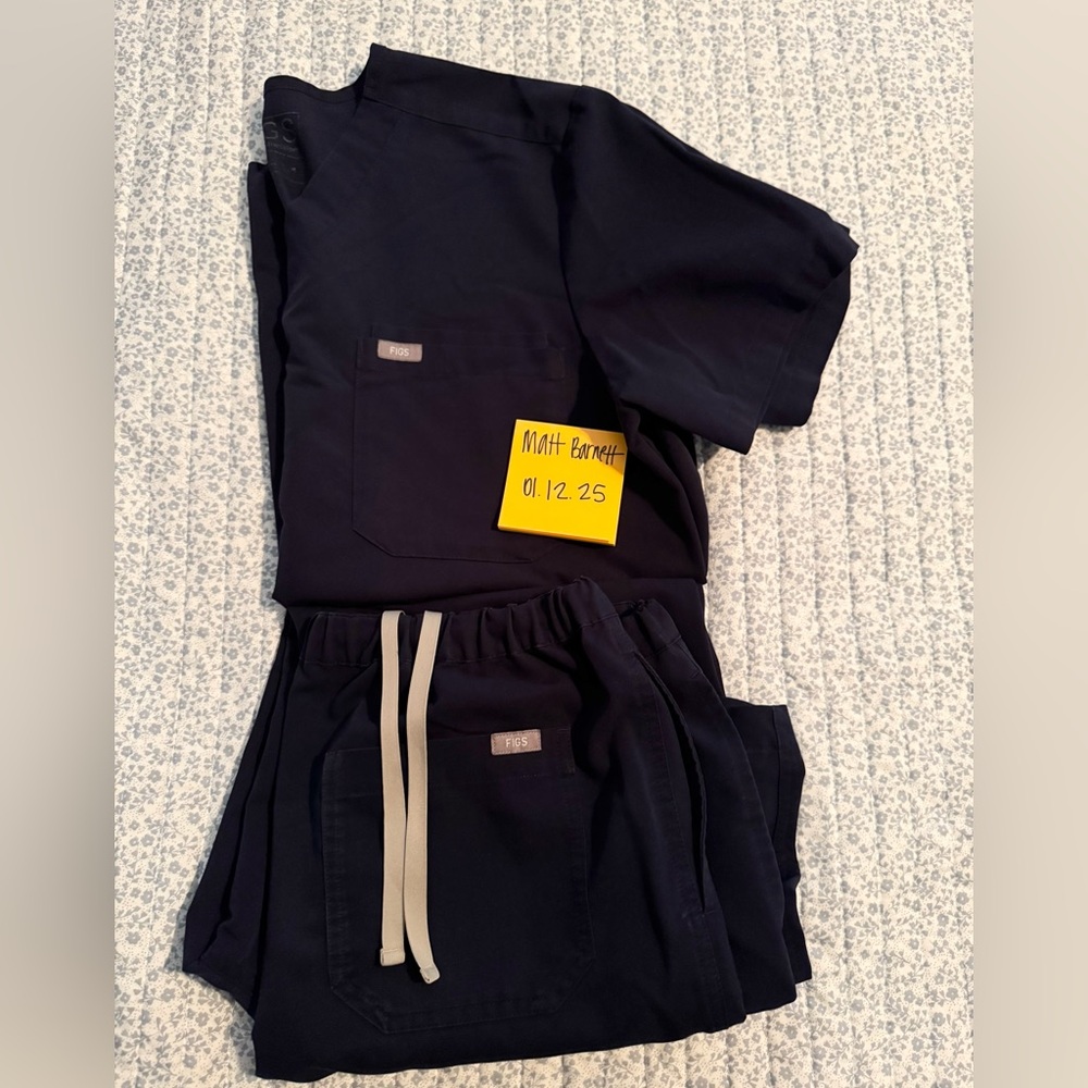 Figs Men's Navy Scrub Set